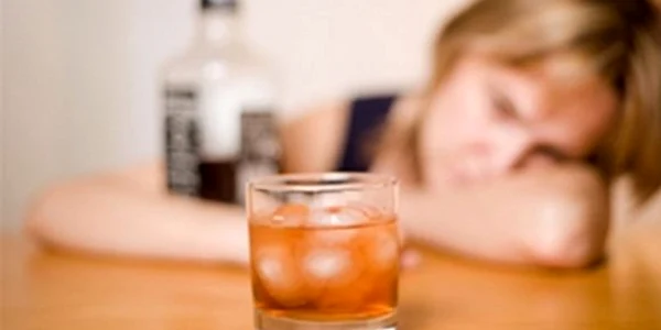 femeie alcool jpeg