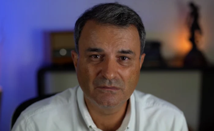 Jurnalistul Lucian Mândruță le arată obrazul bugetarilor. FOTO: Arhivă personală