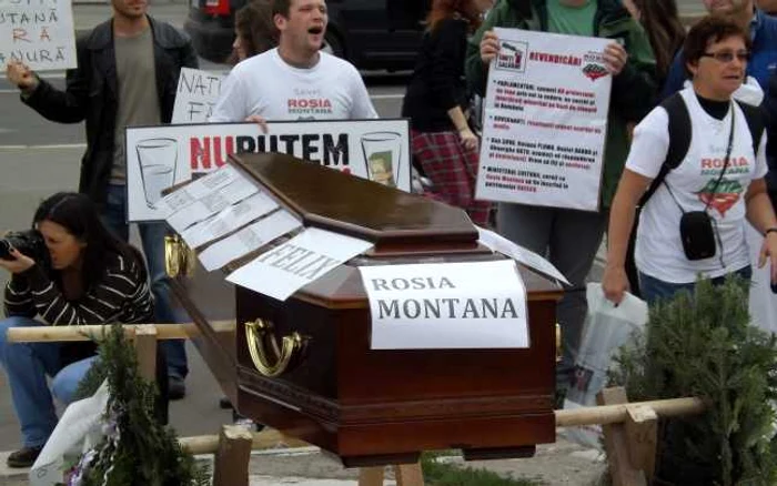 Orădenii au scandat împotriva proiectului de la Rosia Montana Foto- Claudia Bonchis