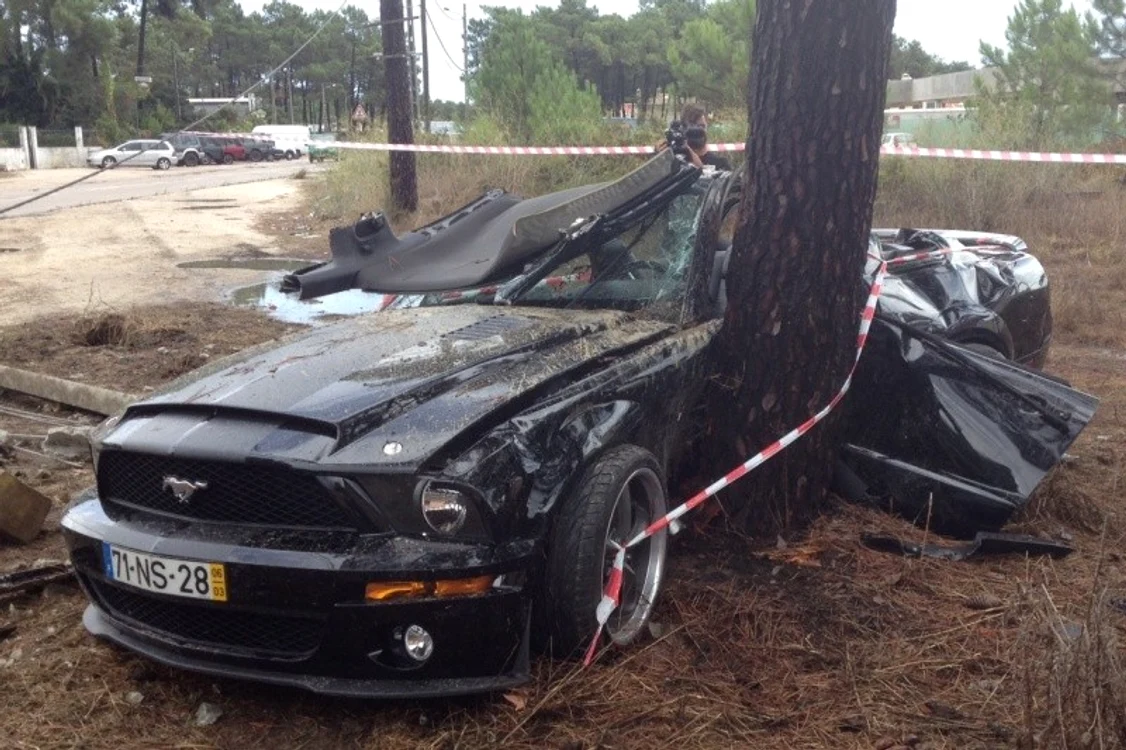 
    Maşina lui Jara, distrusă în urma accidentului  