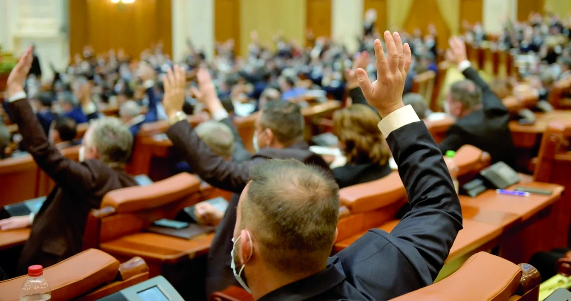 Parlamentarii au o generozitate extremă în această toamnă FOTO Mediafax