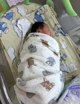 Cristian Caloeanu, solistul de la trupa „Haiducii lui 7 Cai”, a devenit tăticul unei fetițe superbe, Cristiana Maria foto: Arhiva personală 