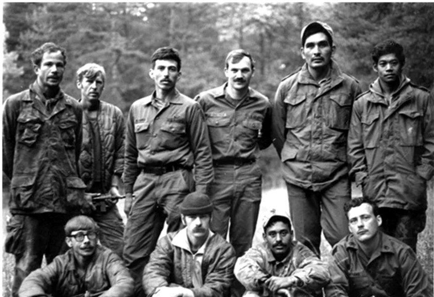 4 noiembrie: Un grup de studenți iranieni invadează ambasada SUA la Teheran și iau ostatici 90 de oameni, timp de 444 de zile