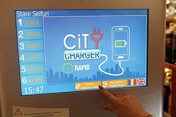 Selectezi comanda „Încarcă telefon”