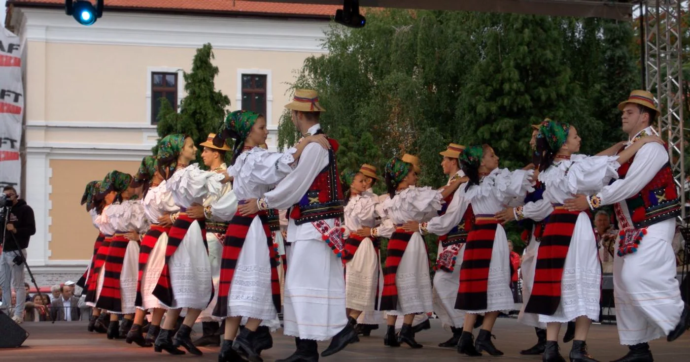 Ansamblul National Transilvania, in deschiderea concertului Andre Rieu de la Bucuresti FOTO.Arhiva