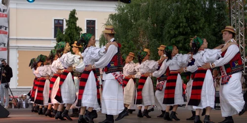 Spectacolul folcloric va începe joi de la ora 17.00