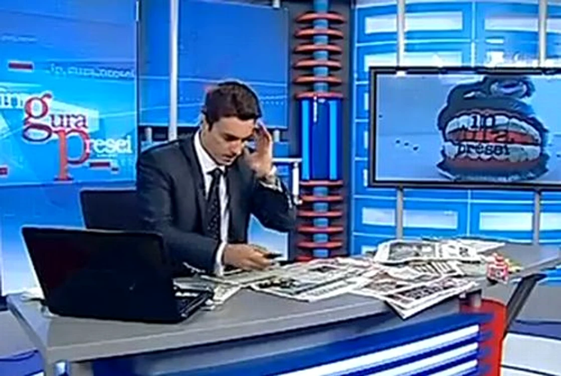 Mircea Badea a fost "uitat" de colegi în direct.