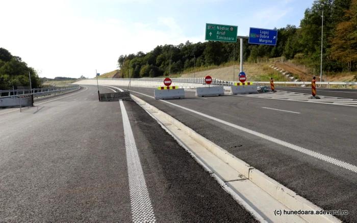 Locul unde începe Secţiunea E a Autostrăzii Lugoj - Deva. FOTO: Daniel Guţă. ADEVĂRUL