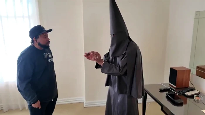 Rapperul Kanye West, în robă Ku Klux Klan FOTO Profimedia 