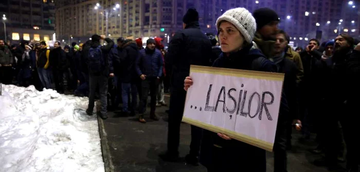 Protestele din faţa Guvernului s-au întins până la ora 3.00 dimineaţa       FOTO: Florin Ghioca