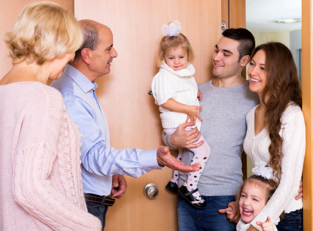 În ziua Lăsatului secului, finii își vizitează nașii de cununieFoto: shutterstock