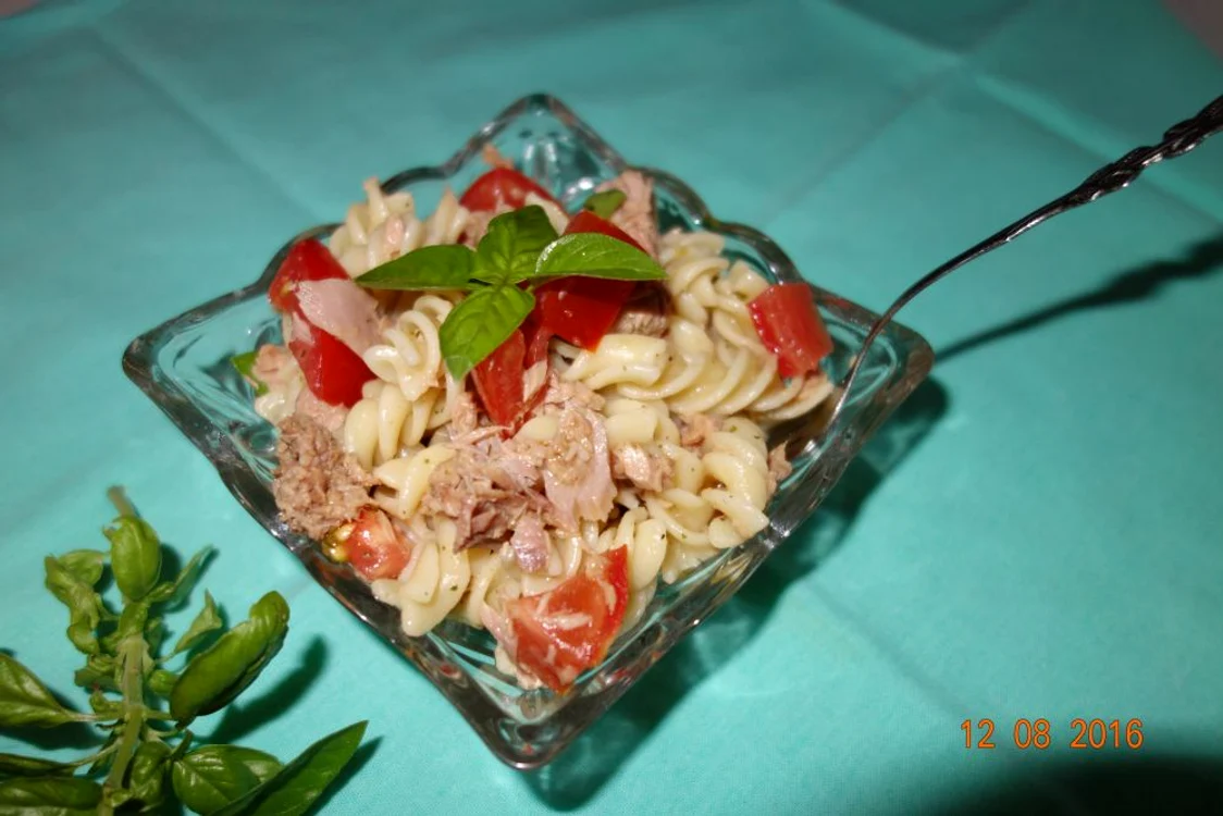 salata de paste cu ton si rosii jpeg
