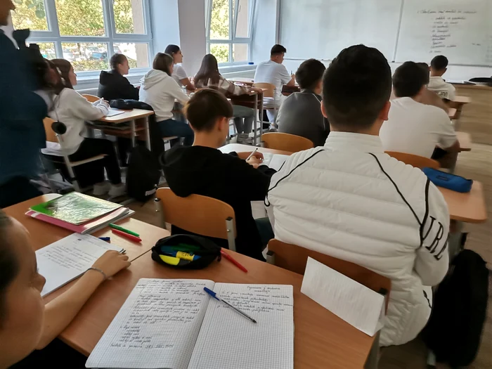 Școlile au început să vireze banii în contul elevilor bursieri FOTO: A.M.