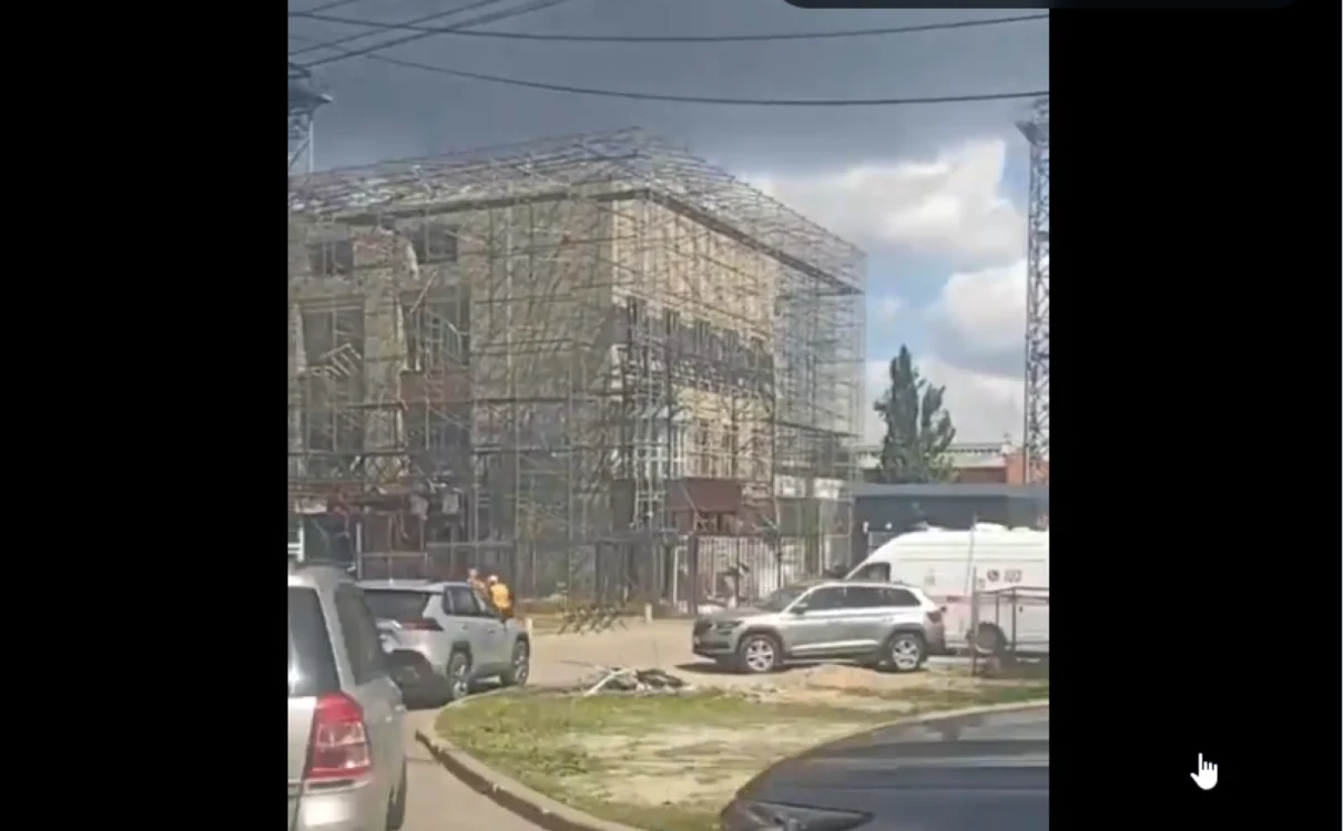 Uzina a fost acoperită cu o !cuşcă" anti-drone. FOTO: captură video X