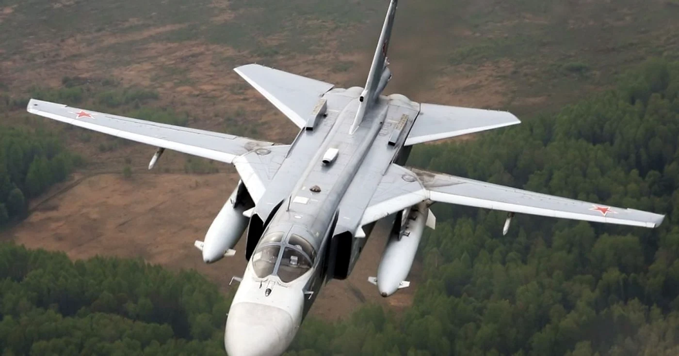 Avion de tip Su-24 FOTO Arhivă