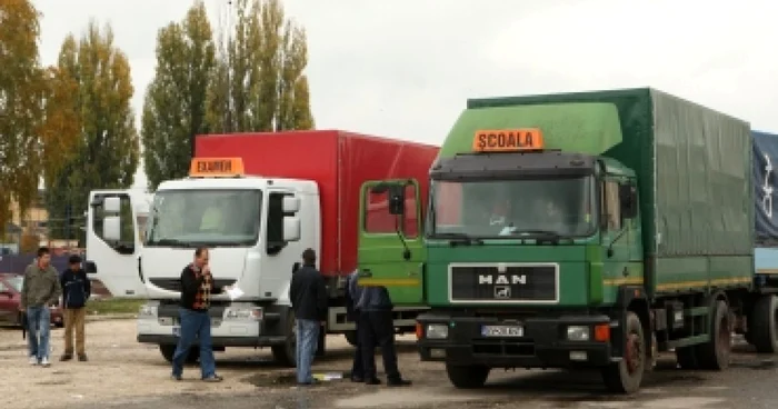Braşov: Intructorii auto independenţi, traşi pe dreapta