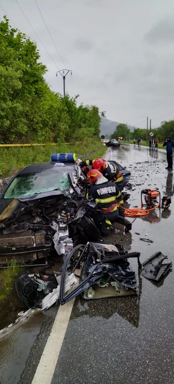 Pompierii au descarcerat o femeie aflată lavolan FOTO ISU Neamţ