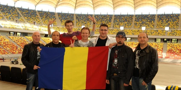Imnul Naţionalei de fotbal a României compus de tulceanul Rafael - solistul trupei Iris Foto Nicu Profir