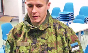 Estonianul Pikk a jucat contra Angliei, după care a revenit în cazarmă jpeg