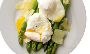 sparanghel cu ou posat jpg