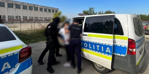 elev retinut de politisti mioveni jpeg