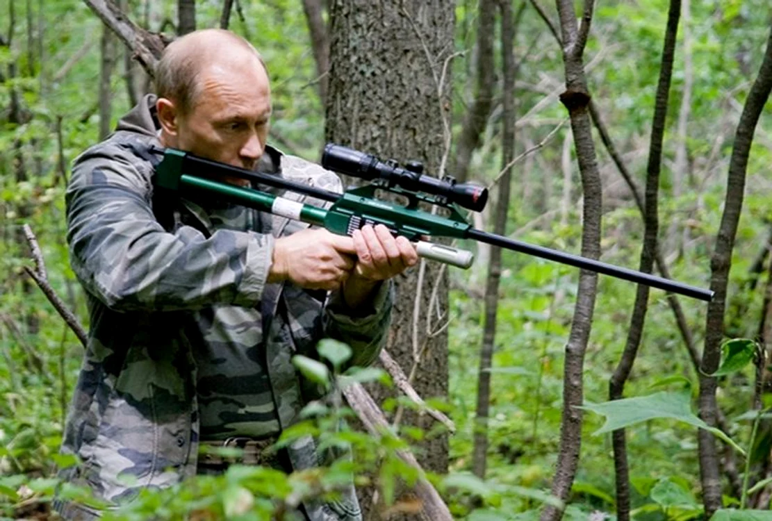 Preşedintele rus Vladimir Putin la vânătoare de tigri.