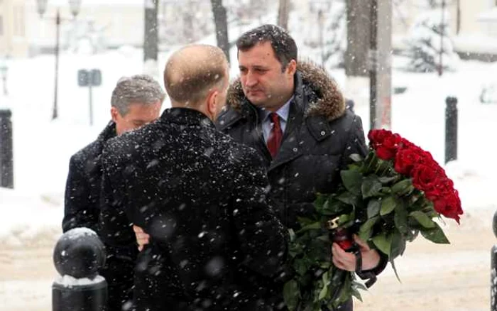 Premierul Vlad Filat si ambasadorul SUA la Chisinau, William H. Moser. FOTO gov.md