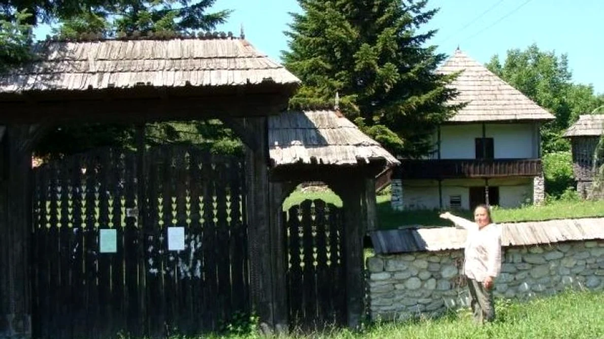 Muzeul Satului de la Leleşti şi a închis porţile jpeg