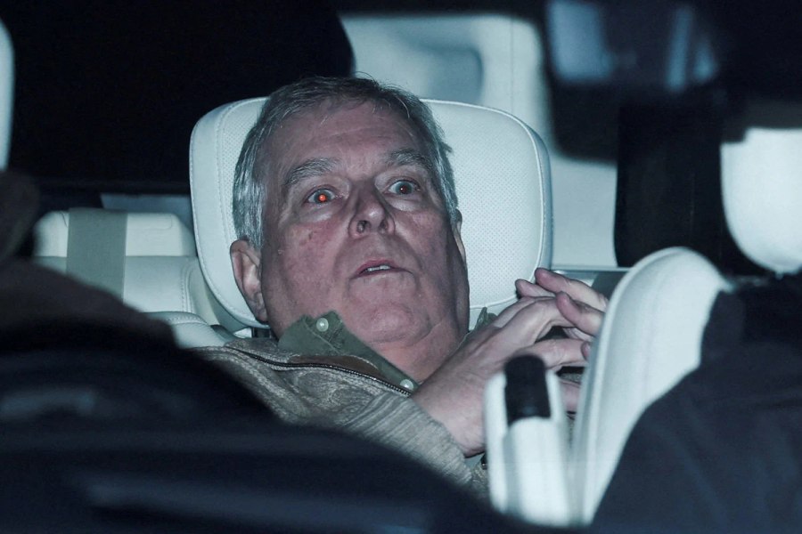 Fratele regelui Charles, Andrew, eliberat la câteva ore după ce a fost arestat într-un dosar privind legăturile cu Epstein