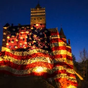 Castelul Bran luminat în culorile steagului american FOTO  Ambasada SUA jpg