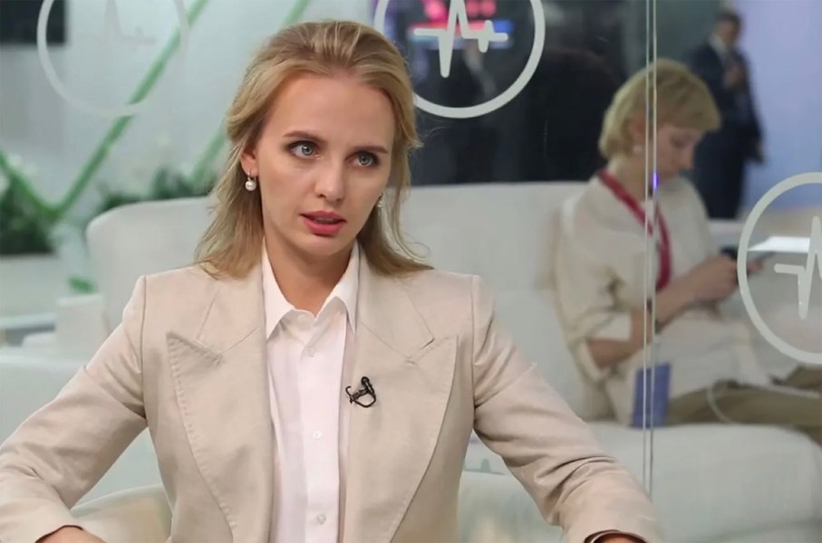 Fiica nerecunoscută a lui Vladimir Putin îi cântă în strună tatălui ei: „Pentru noi, viața umană are o valoare supremă”