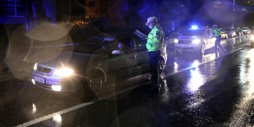 Filtru de poliţie după ora 10 seara în Bragadiru Ilfov 23 martie 2020 FOTO Sever Gheorghe