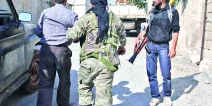 În aceste zile, pe străzile din Damasc, oricine poate fi arestat de forţele de securitate fără un motiv temeinic FOTO: REUTERS