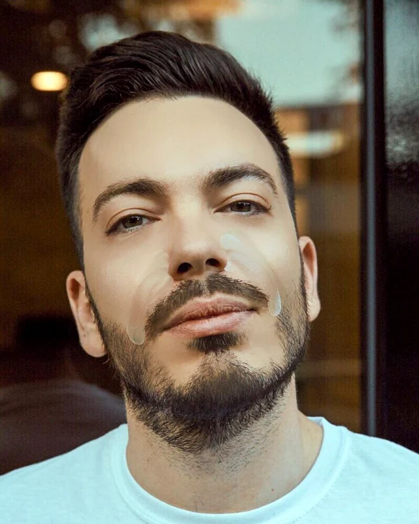 Plasturii cu cristale de acid hialuronic îşi fac efectul după două ore