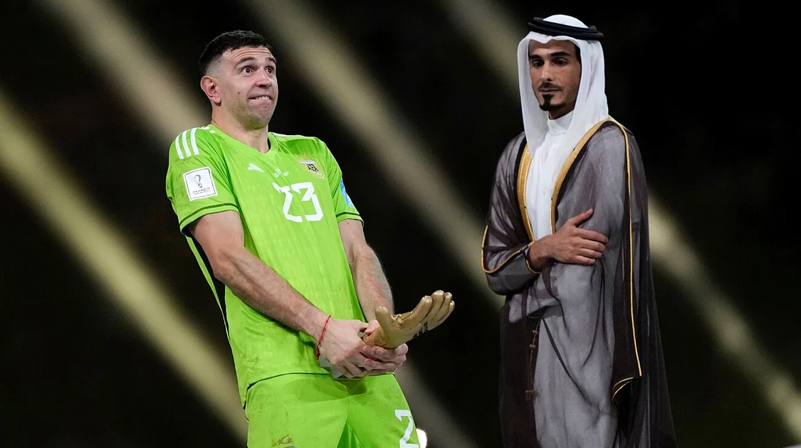 Portarul argentinian, Emiliano Martinez, a făcut o grămadă de prostii, după finală. FOTO: Facebook