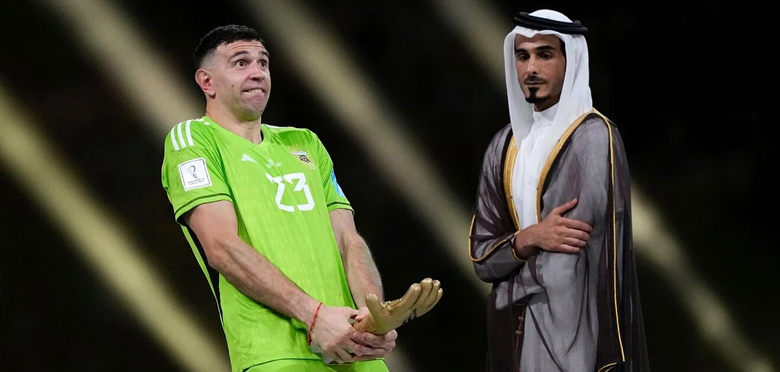 Martinez, gesturi golănești sub privile stupefiate ale șeicilor arabi. Foto EPA EFE 