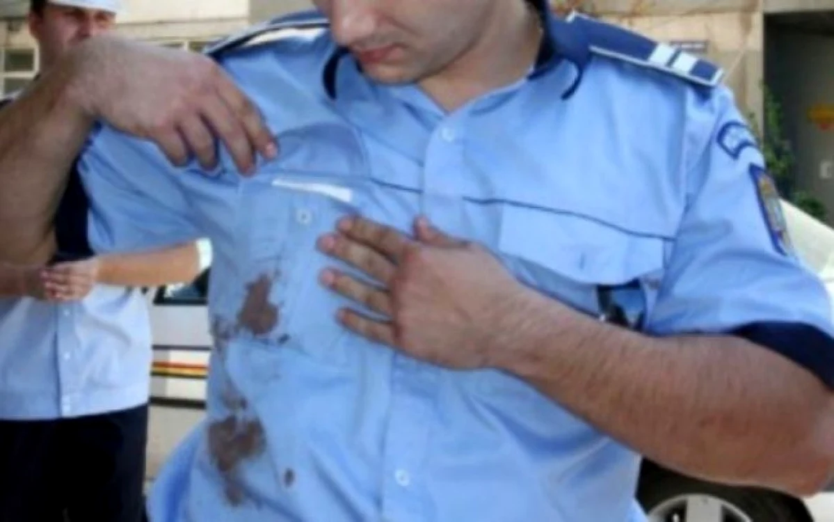 Poliţistul a ajuns al spital şi a avut nevoie de îngrijiri medicale Foto: Arhiva