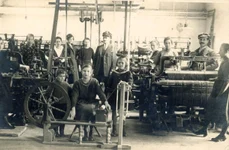 Interiorul țesătoriei Mieskes din Codlea, foto circa 1924 (© Muzeul de Etnografie Brașov)