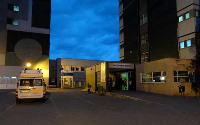 Victimele exploziei au ajuns iniţial la Spitalul Judeţean Slatina, apoi au fost transferate... (FOTO: Adevărul)