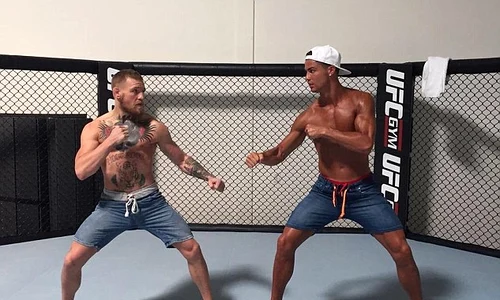 3690f48c00000578 3706154 conor mcgregor left stares down cristiano ronaldo as the pair po m 1 1469432775746 jpeg