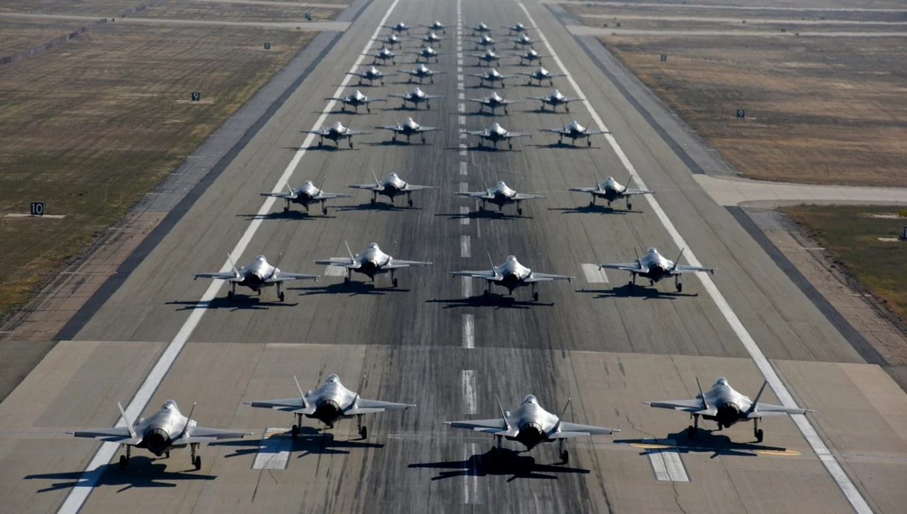 Avioanele de ultimă generaţie F-35 Lightning II vor ajunge în Europa ca răspuns la manevrele militare ruseşti FOTO: 388th Fighter Wing/Senior Airman Justin M Fuchs