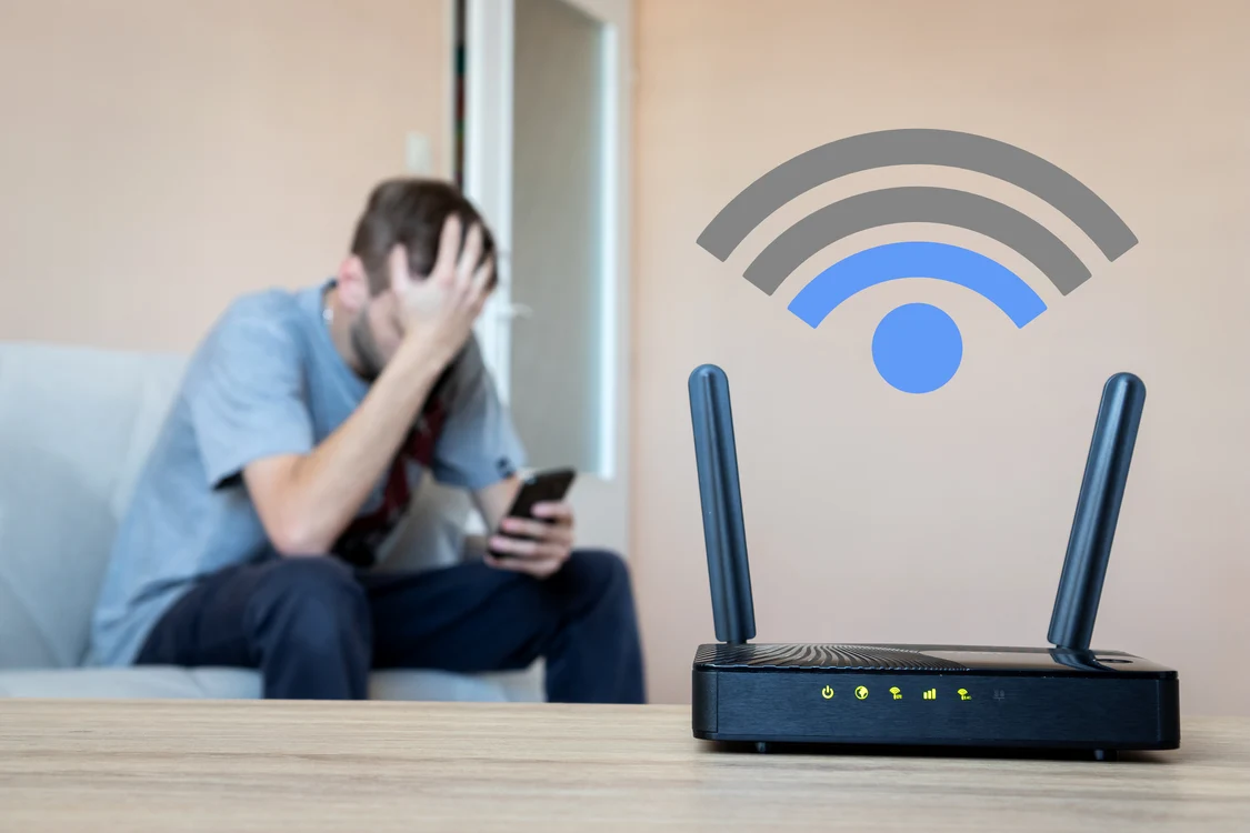 Router wireless cu semnal slab. FOTO Shutterstock