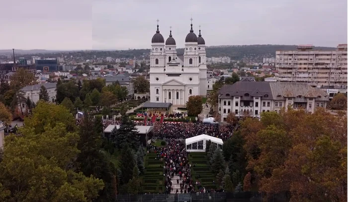 Imagine cu pelerinajul de la Catedrala Mitropoliei din Iași de Sfânta Parascheva Foto DMS