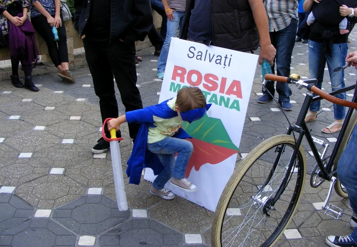 Părinţi şi copii, împreună la protest. FOTO: Vali Silaghi