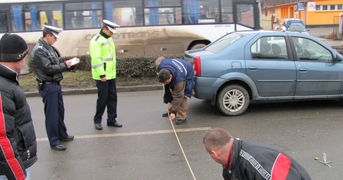 Pompierii transmit prin SMS intervenţiile la care iau parte (FOTO Olimpia Man)