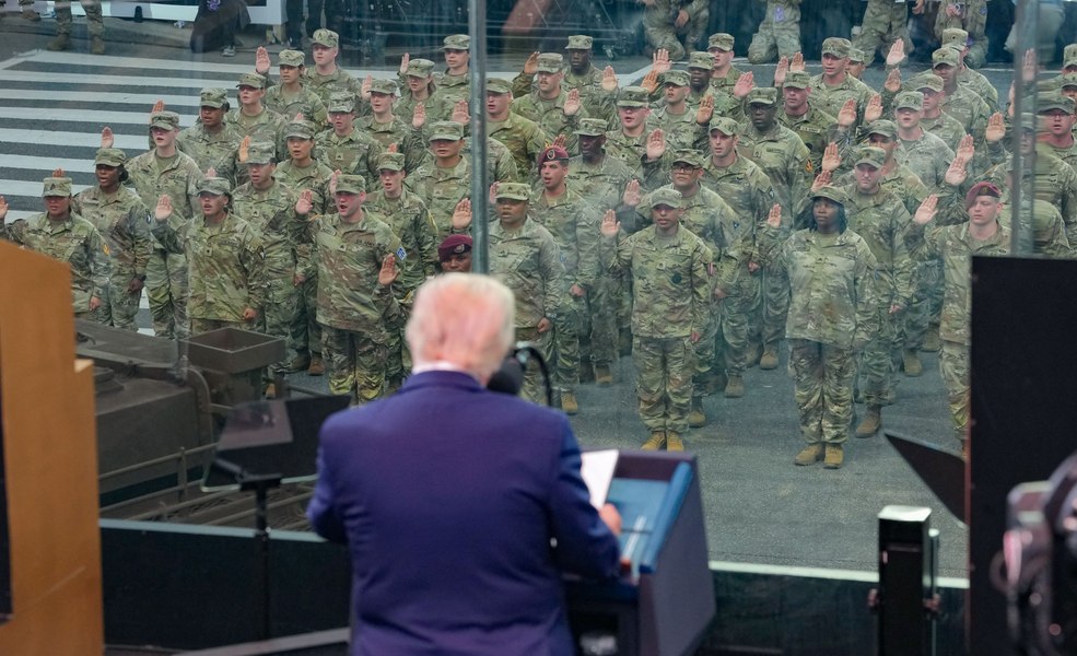 Parada militară de ziua lui Trump, ironizată pe internet: „Cum și-a imaginat-o și ce a primit”