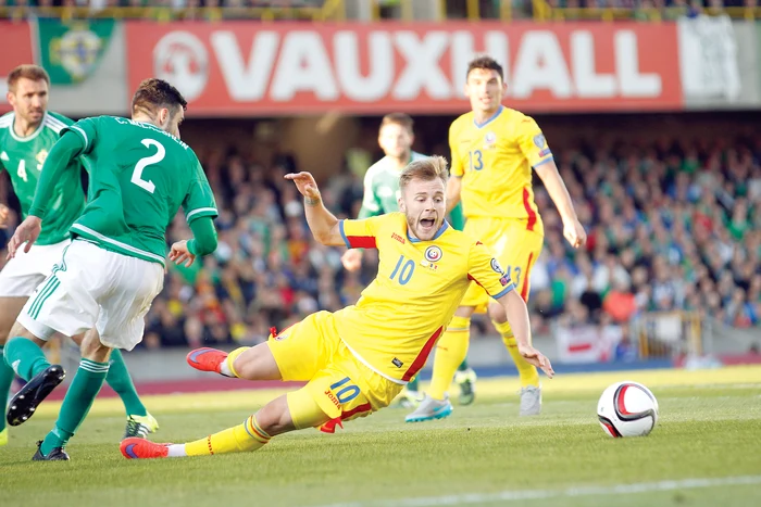 
    Alex Maxim s-a zbătut  mult în partida de la  Belfast, dar n-a avut  realizări remarcabile  