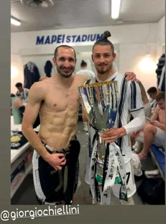 Chiellini și Drăgușin, pe vremea în care românul avea 18 ani. Foto Instagram