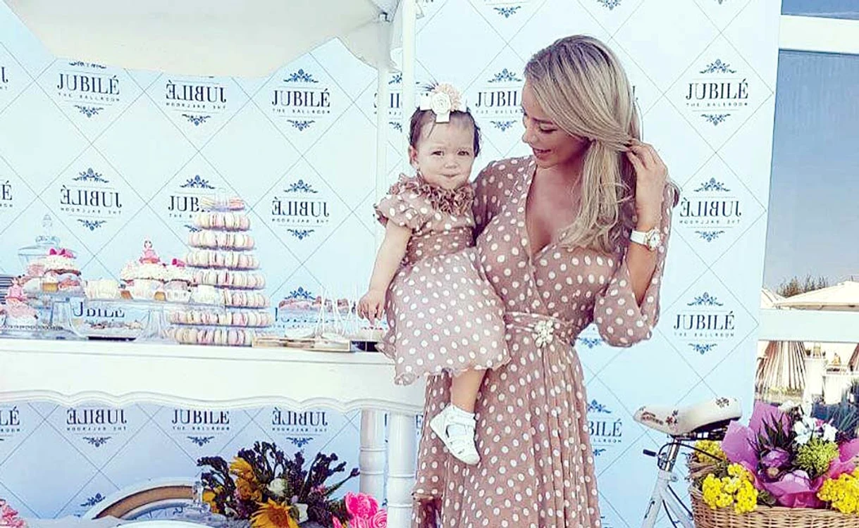
    Bianca Drăgușanu și Sofia  