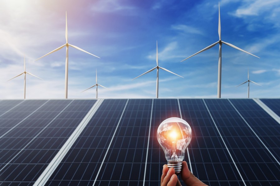 Orașul din România care va avea trei parcuri fotovoltaice uriaşe. „O dovadă că România mizează pe energia regenerabilă”